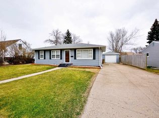 1904 7th St NW, Minot, ND 58703