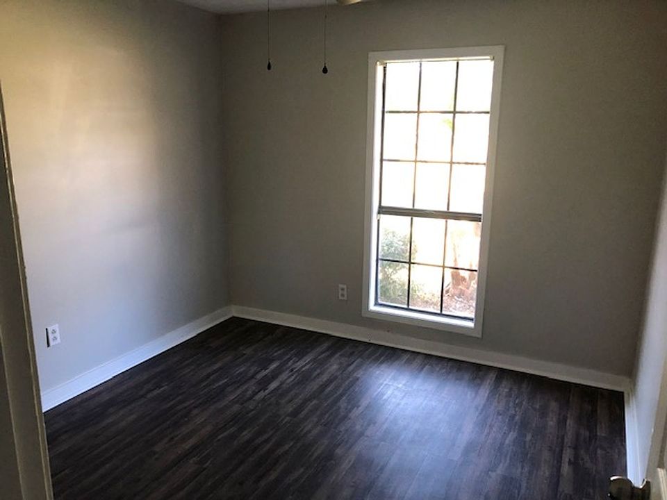 1st image of 102 Tanglewood Cir