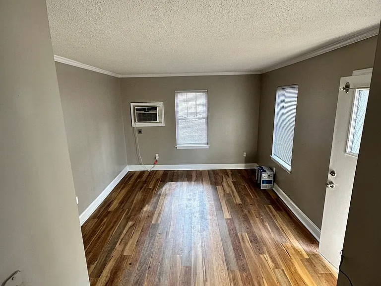 944 Carter St #B — Photo 7