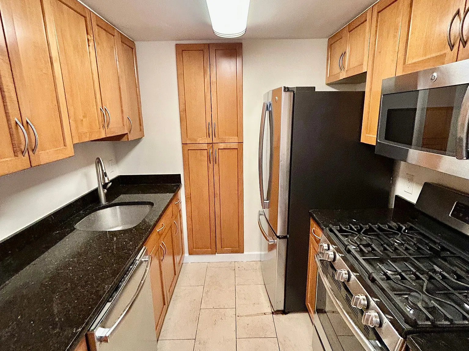 2 bed, 1.5 bath, 984 sqft, $3,570 — Photo 4