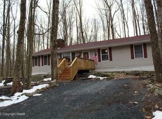 1008 Maple Dr, Pocono Lake, PA 18347