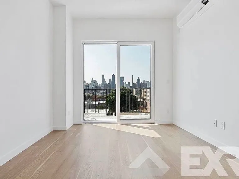 11-14 35th Ave #522 — Photo 8