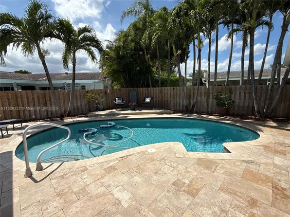 2372 NW 120th Ln, Coral Springs, FL 33065