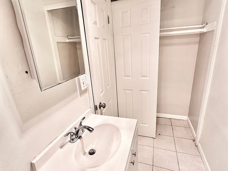 4422 Greenwich Pkwy NW — Photo 48