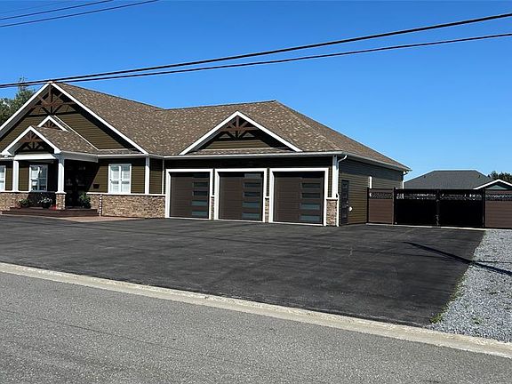 3rd image of 6 Island Pond Drive