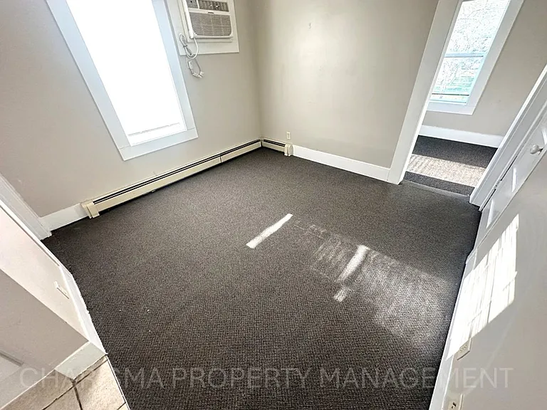 322 E 15th St #4 — Photo 9