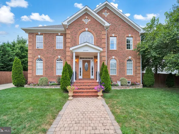 10044 Blake Ln, Oakton, VA 22124