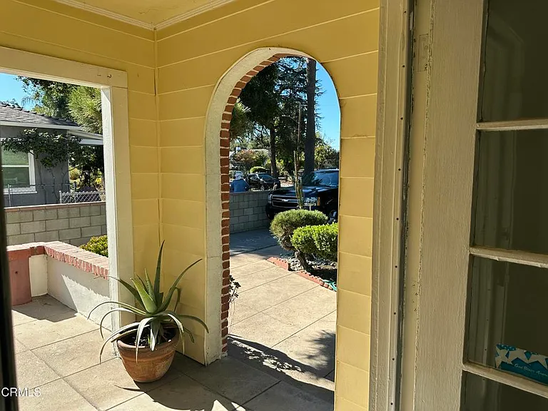 2122 Navarro Ave — Photo 5