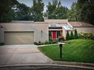 4426 Skyline Dr, Des Moines, IA 50310