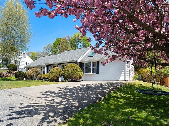 3rd image of 12 Theresa Rd