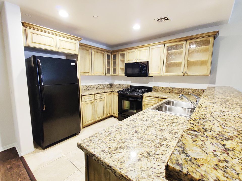 1st image of 689 S Berendo St APT 304