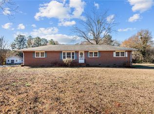 2306 Mountain Creek Church Rd, Starr, SC 29684