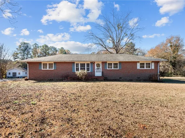 2306 Mountain Creek Church Rd, Starr, SC 29684