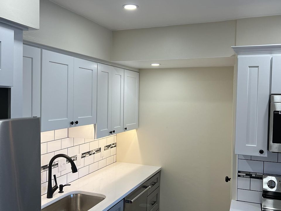 Plenty of light to prepare your meals.