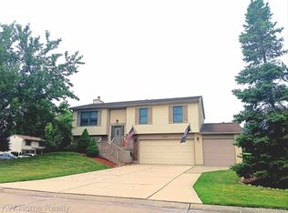 23515 Nilan Dr, Novi, MI 48375