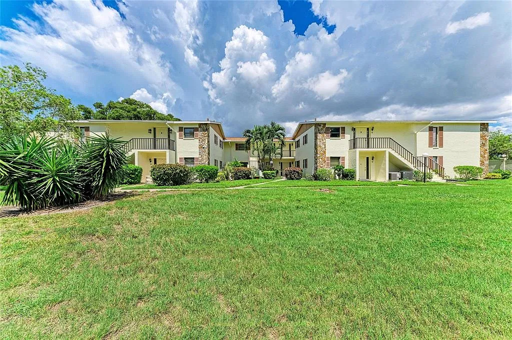 2 bed, 2.0 bath, 1209 sqft, $1,650 — Photo 2