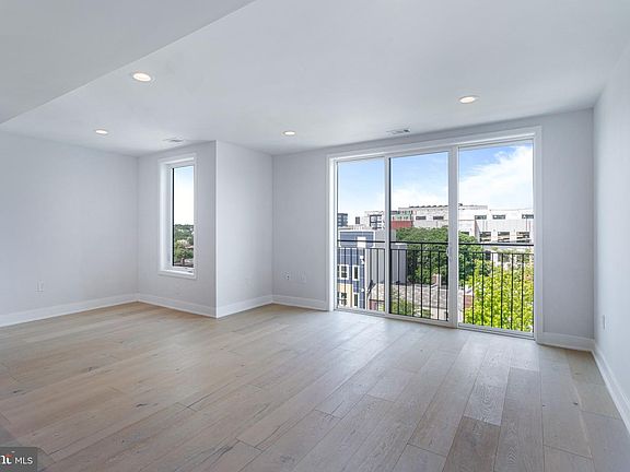 5th image of 845 19th St NE #Penthouse 12