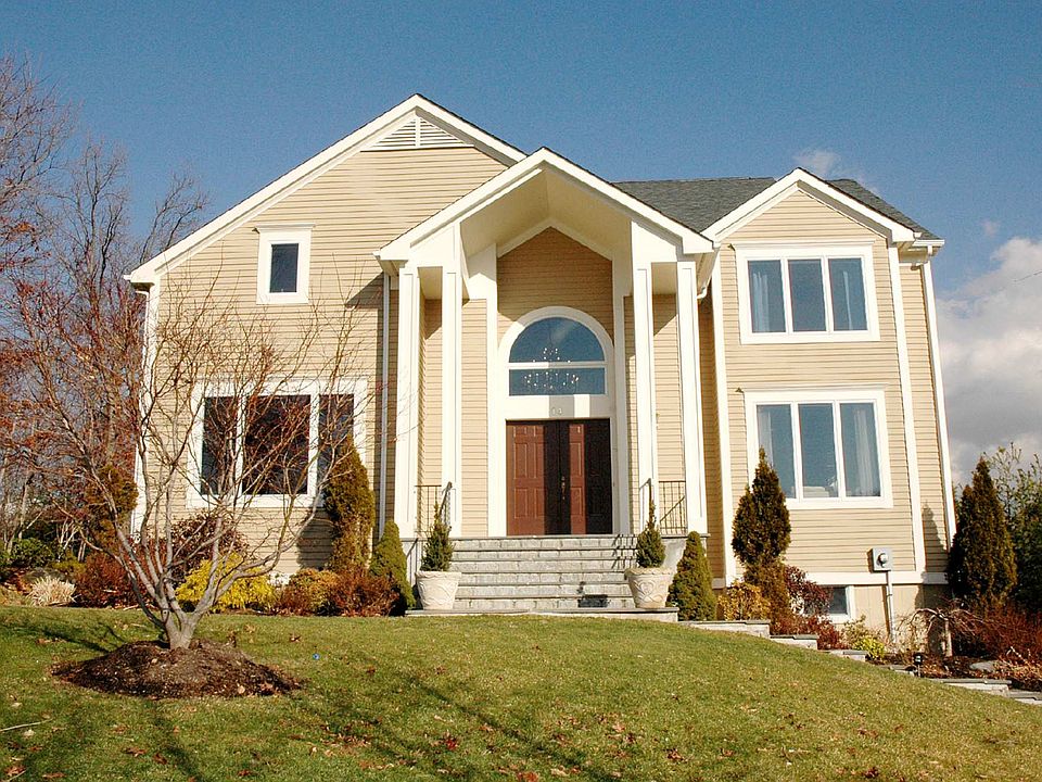 1st image of 14 Stonewall Cir