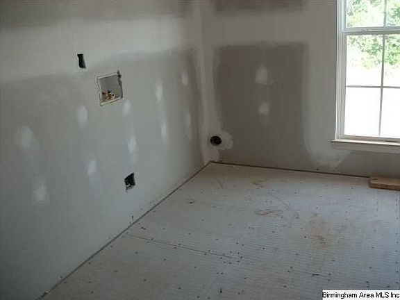 4th image of 10 Belter Cir