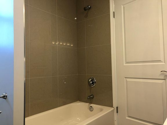 5th image of 1137 Melrose Ave #6