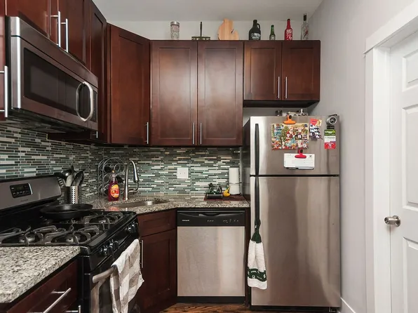1338 W Huron St APT 3F, Chicago, IL 60642