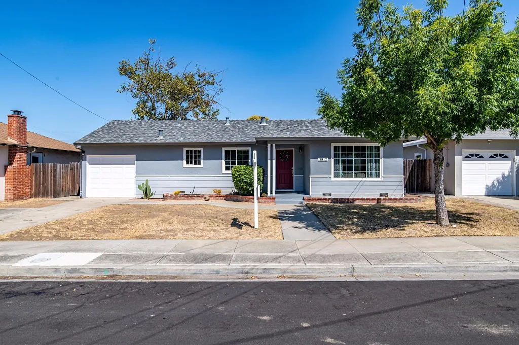 3812 Stanford Way photo 1