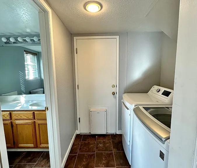 1160 Forest Knoll Ct — Photo 8