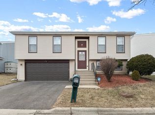 572 Oswego Dr, Carol Stream, IL 60188