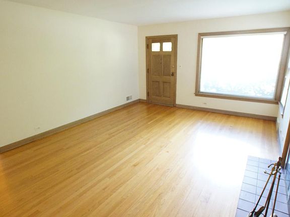 4th image of 1229 Middlebury Ln