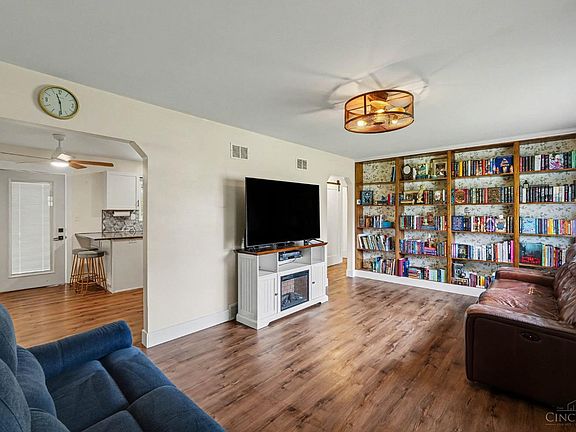 3rd image of 1349 Lela Ln