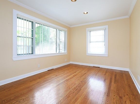 5th image of 583 N Kenilworth Ave