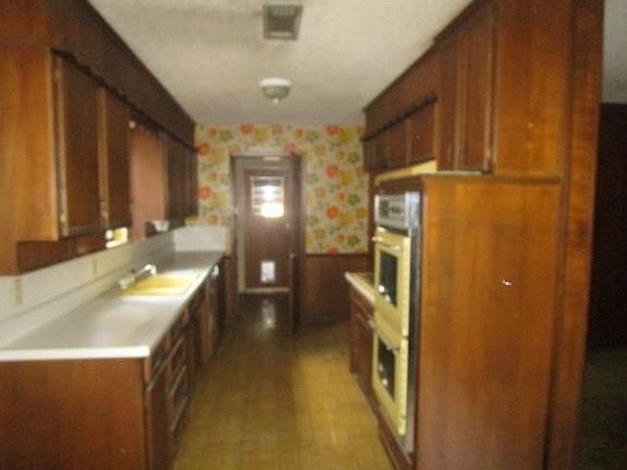 5th image of 7440 Yolanda Dr