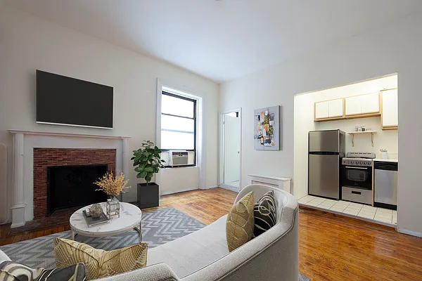 Rented by R New York | media 24