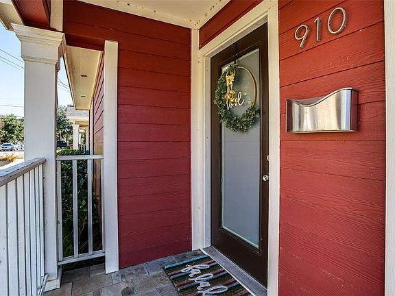 5th image of 910 W 9th St