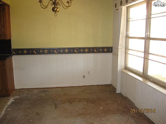 4th image of 903 Dosia St