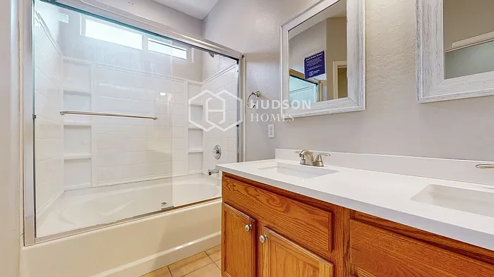7429 W Saint Catherine Ave — Photo 15