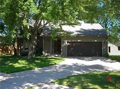 5713 Woodthrush Dr photo 1