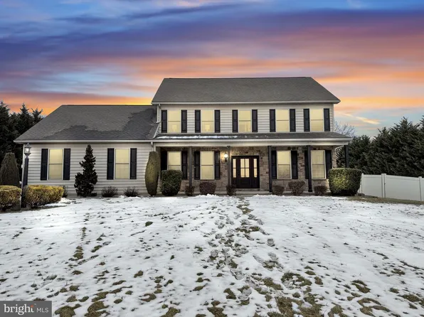 100 Deerfield Ct, Red Lion, PA 17356
