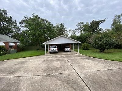3rd image of 826 Dusy St