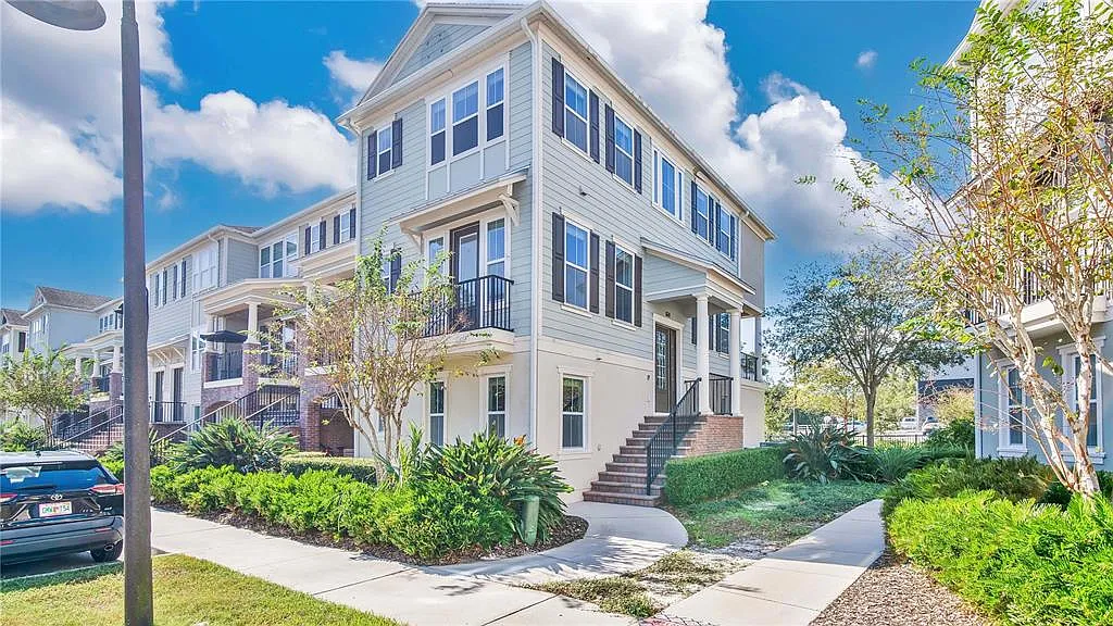 3 bed, 3.5 bath, 2018 sqft, $2,900 — Photo 1