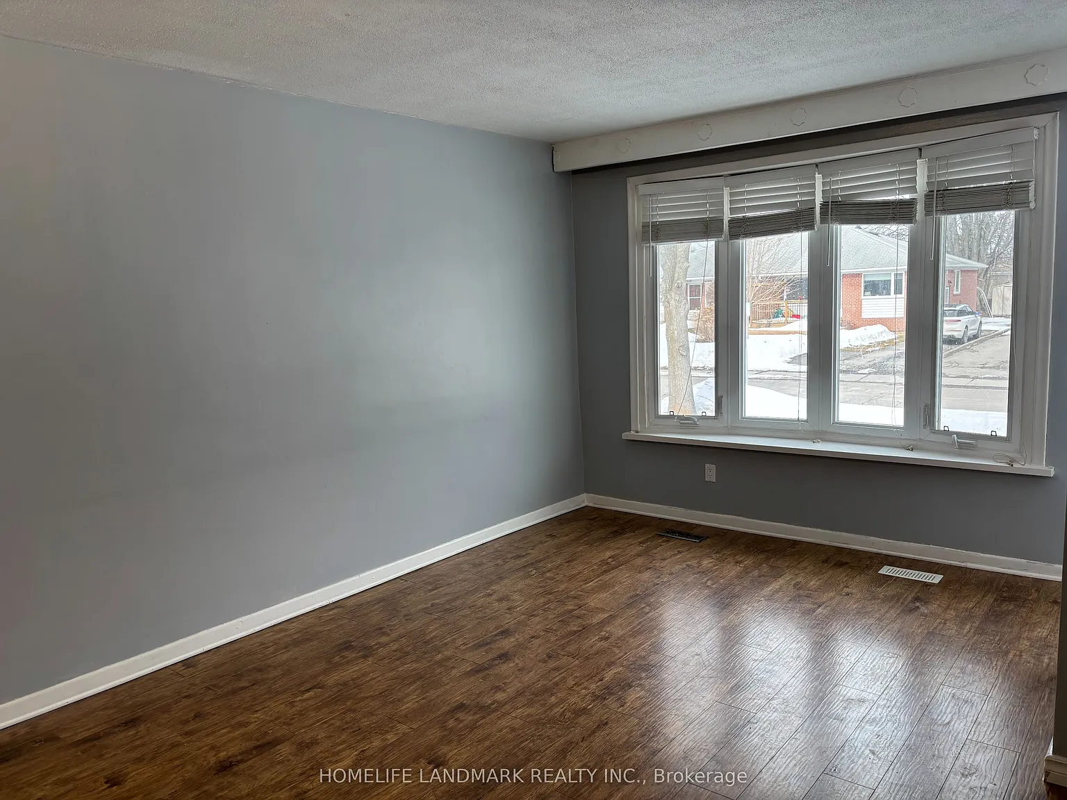 4 bed, $2,500 — Photo 2