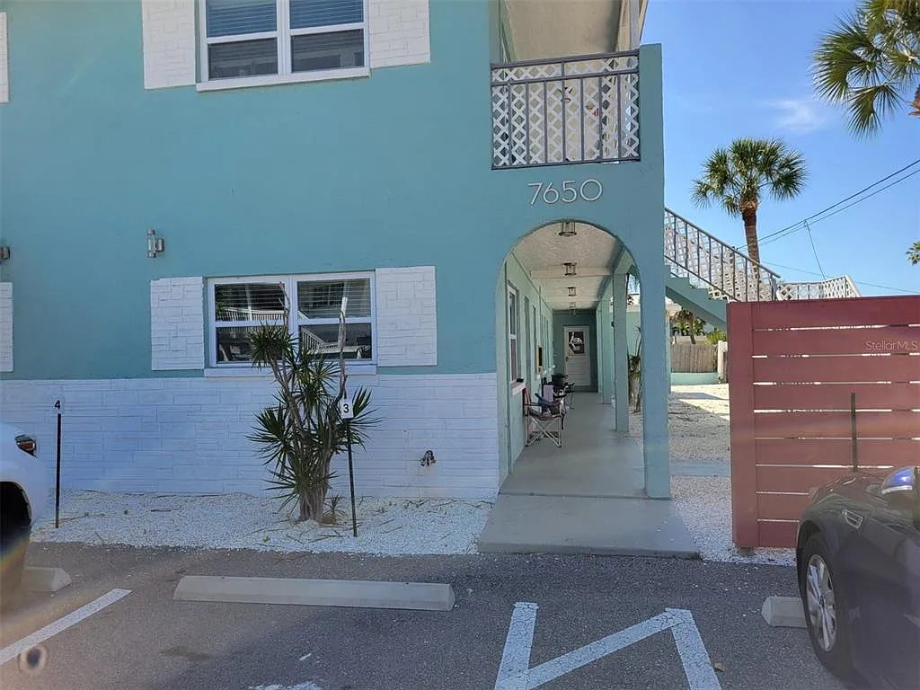 2 bed, 1.0 bath, 725 sqft, $2,250 — Photo 1