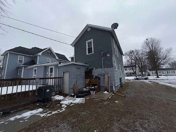 4th image of 638 Leonard St