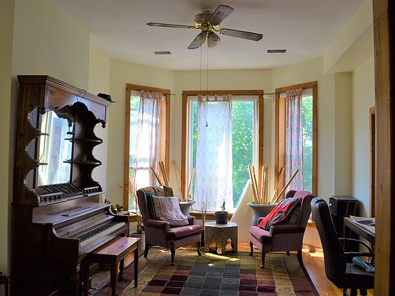 3rd image of 1321 N Maplewood Ave #3