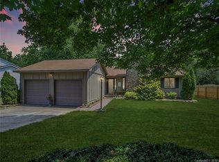 11712 Five Cedars Rd, Charlotte, NC 28226