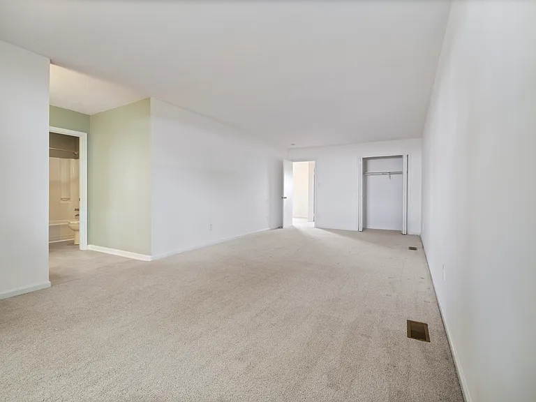 5316 Glenville Cir — Photo 6