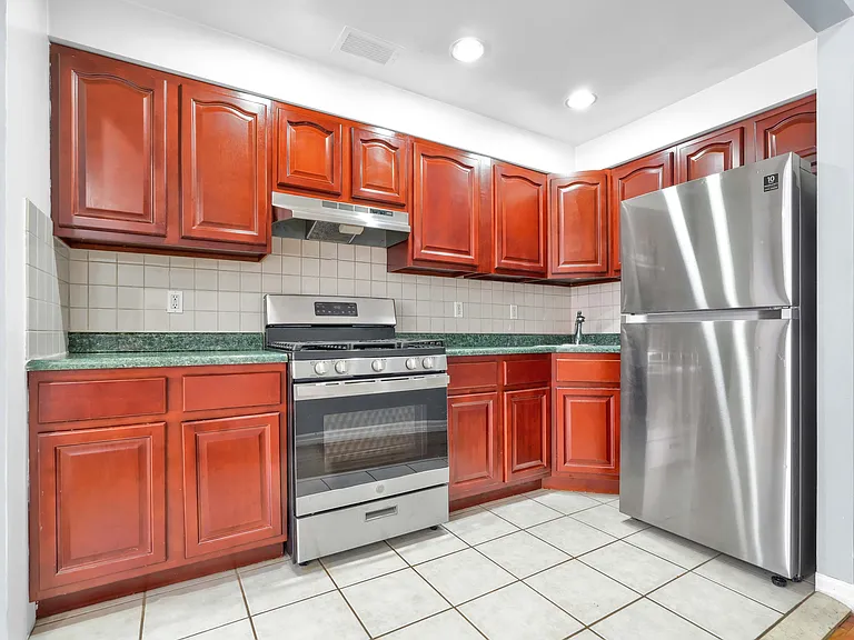 160 W 133rd St #2A — Photo 6