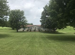 3913 Edd Ross Rd, Cedar Hill, TN 37032