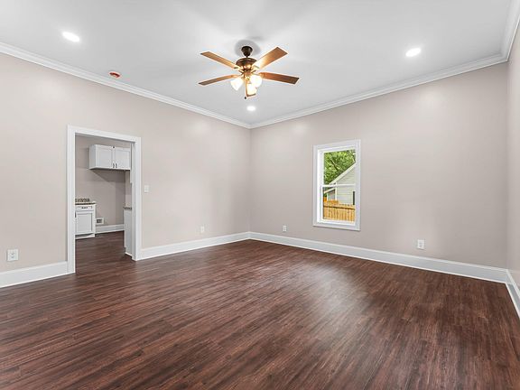 4th image of 409 W Curtis St