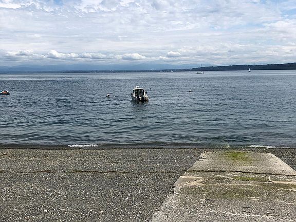 Fishing, crabbing, and beach combing at your doorstep.